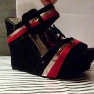 🌻DB DK fashion black ,red & silver faux sude 6.5